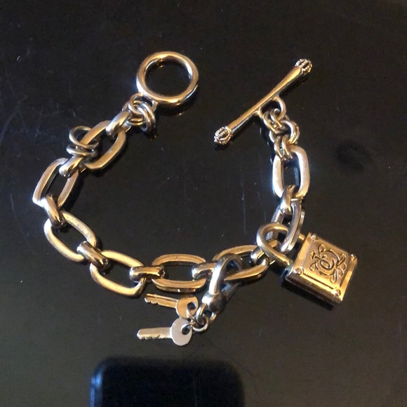 Juicy Couture Jewelry - JUICY COUTURE 👏🏽👏🏽👏🏽Iconic Vintage Gold Tone Banner Lock and Key Bracelet